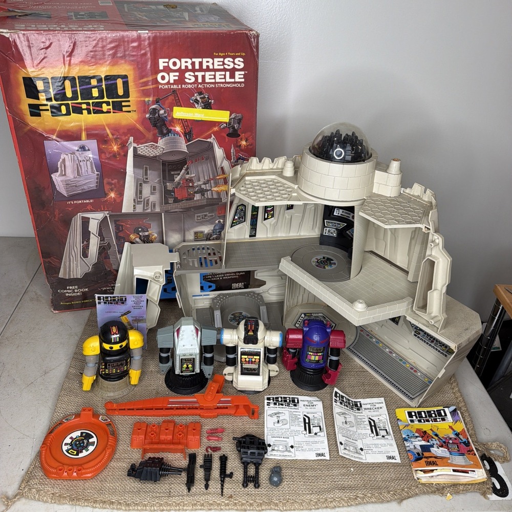 Robo Force Fortress Of Steele Ideal vintage playset, 4 Figurines, and orig box